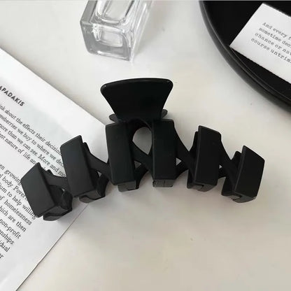 Elegant Geometric Hair Claw Clip – Black Toothed Hair Clip for Long Hair