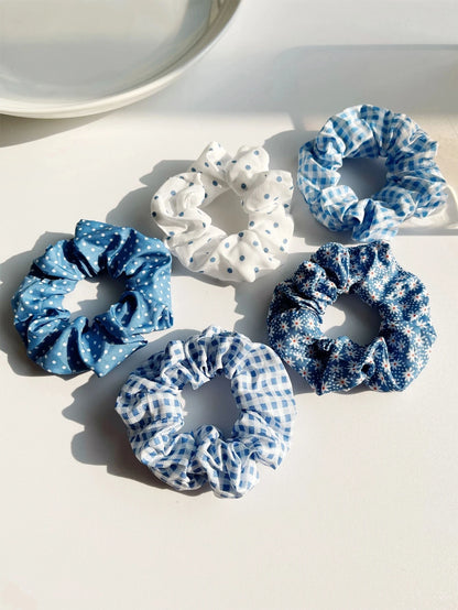 5-Piece Polka Dot Scrunchie Set – Elegant Hair Ties for Everyday Styling