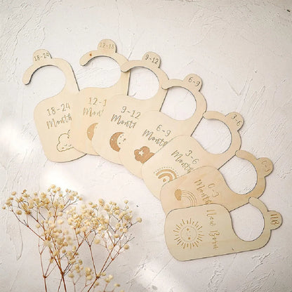 Newborn Monthly Milestone Cards – Wooden Baby Photo Props