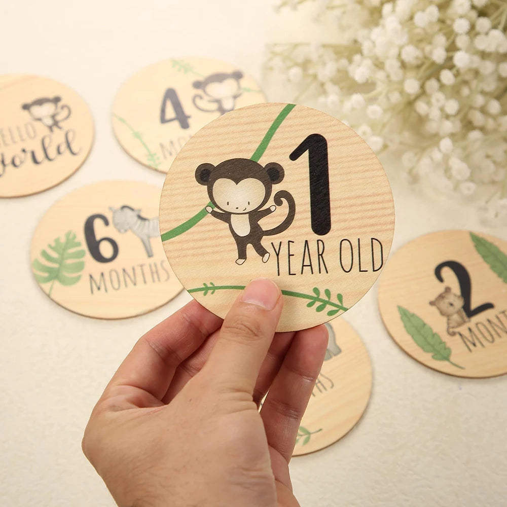 Newborn Monthly Milestone Cards – Wooden Baby Photo Props