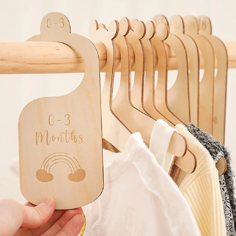 Newborn Monthly Milestone Cards – Wooden Baby Photo Props
