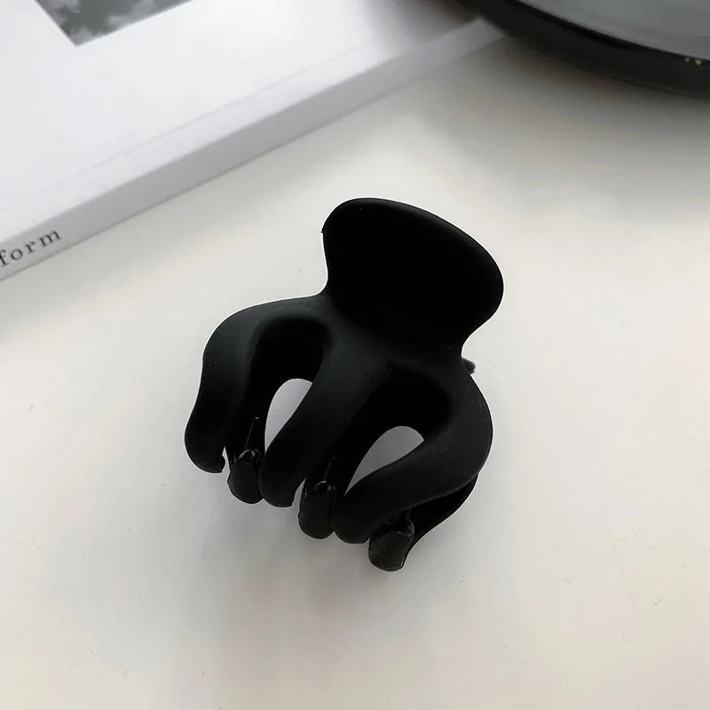 Elegant Geometric Hair Claw Clip – Black Toothed Hair Clip for Long Hair