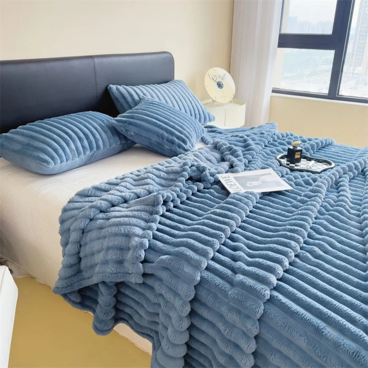 Thickened Wide-Stripe Throw Blanket – Multi-Purpose Bed, Sofa & Pet Blanket