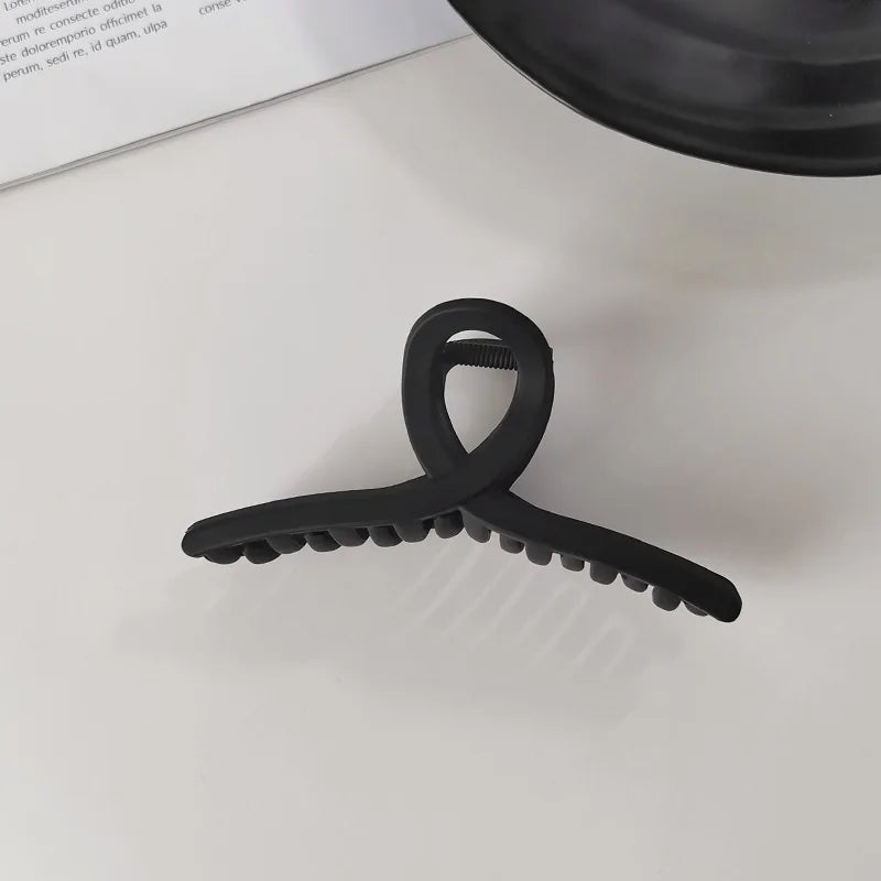 Elegant Geometric Hair Claw Clip – Black Toothed Hair Clip for Long Hair