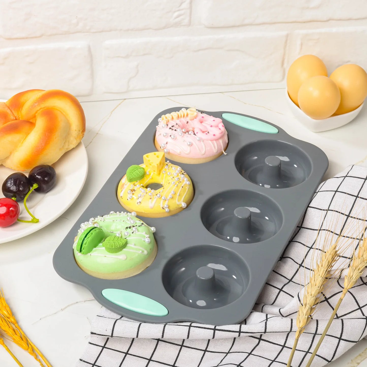 6-Cavity Silicone Donut Baking Pan – Non-Stick Doughnut, Muffin & Dessert Mould