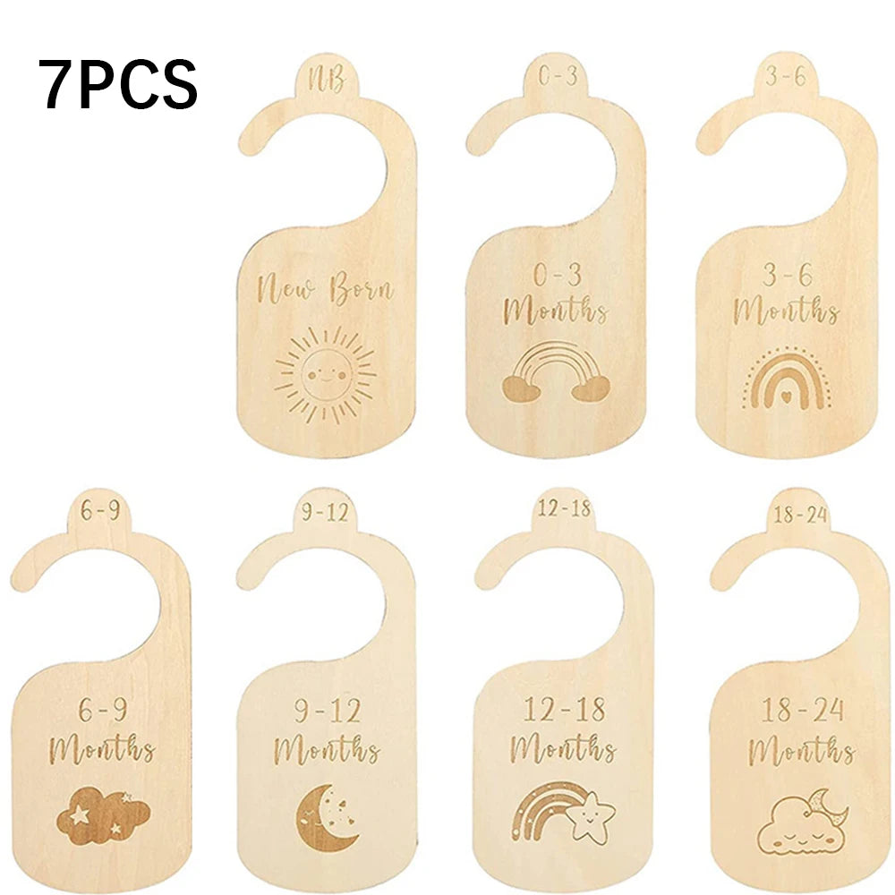 Newborn Monthly Milestone Cards – Wooden Baby Photo Props