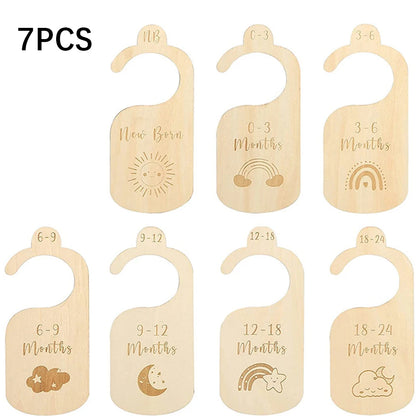 Newborn Monthly Milestone Cards – Wooden Baby Photo Props