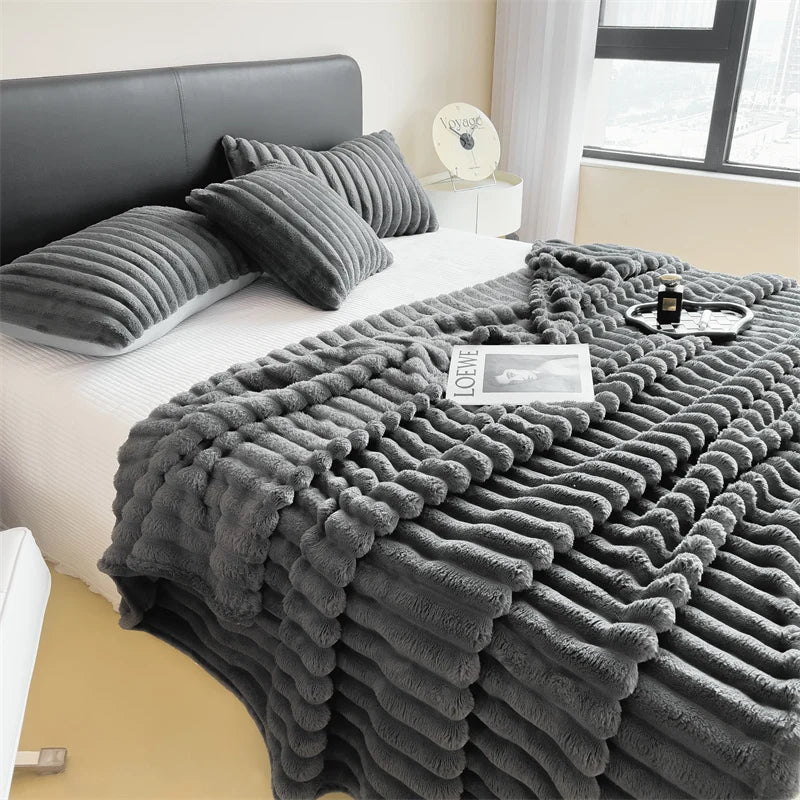 Thickened Wide-Stripe Throw Blanket – Multi-Purpose Bed, Sofa & Pet Blanket