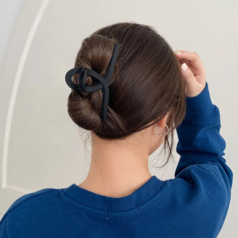 Elegant Geometric Hair Claw Clip – Black Toothed Hair Clip for Long Hair