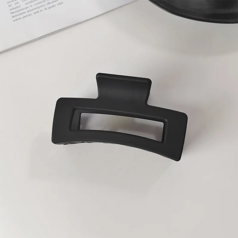 Elegant Geometric Hair Claw Clip – Black Toothed Hair Clip for Long Hair