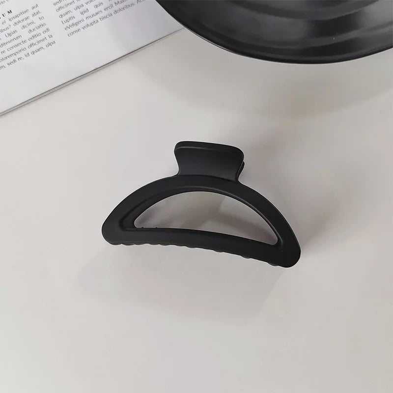 Elegant Geometric Hair Claw Clip – Black Toothed Hair Clip for Long Hair