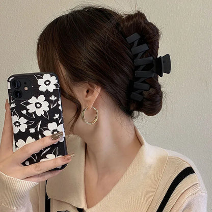 Elegant Geometric Hair Claw Clip – Black Toothed Hair Clip for Long Hair