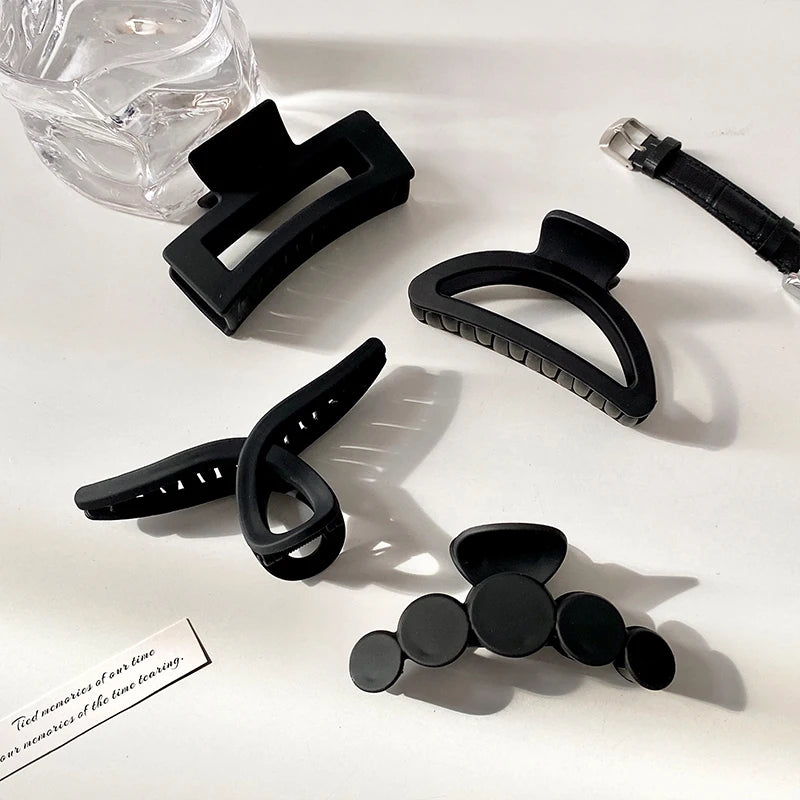 Elegant Geometric Hair Claw Clip – Black Toothed Hair Clip for Long Hair