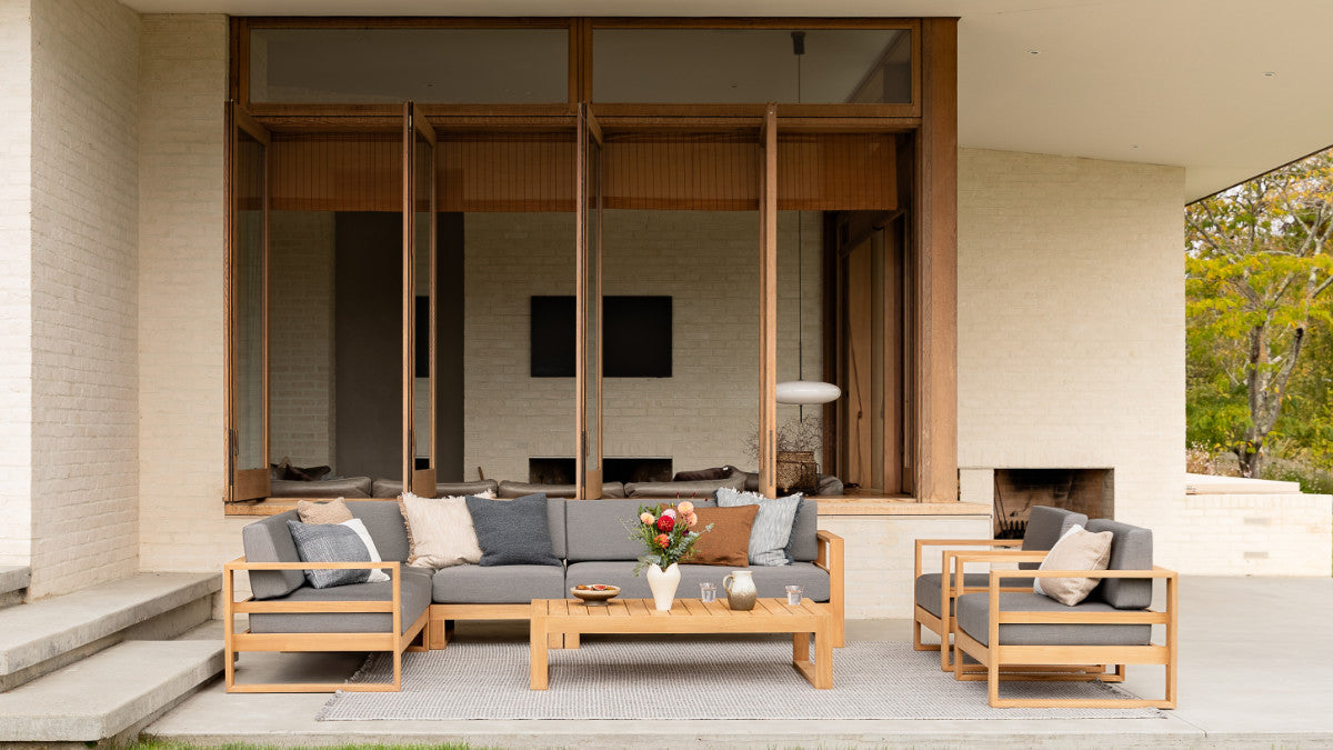 TASMAN TEAK CORNER SECTION