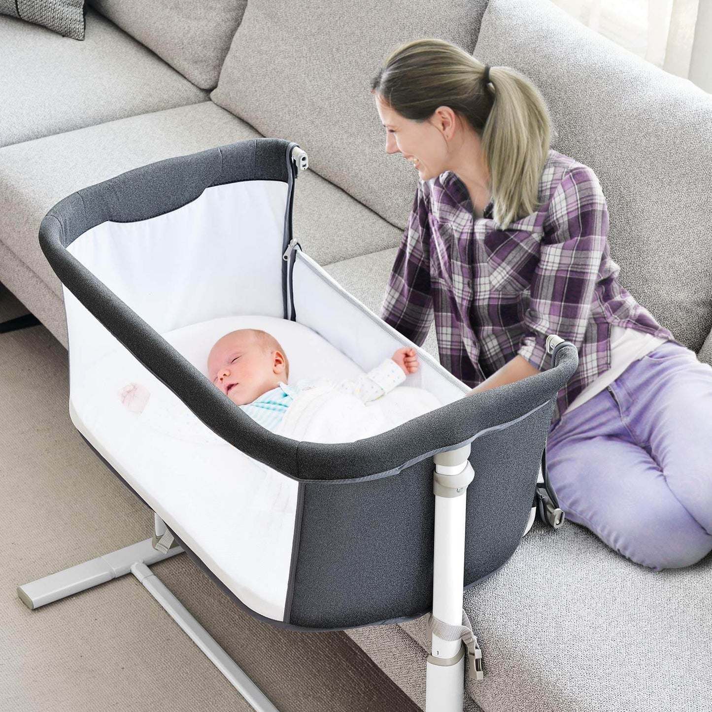 Light Grey Portable & Adjustable Baby Crib/ Baby Bassinet Bedside Sleeper