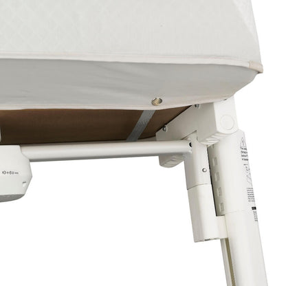 White Portable & Adjustable Electric Baby Crib/ Baby Bassinet Bedside Sleeper 2 Rocking Motion