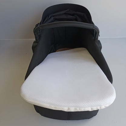 Baby Brightness Palms 1+ baby stroller + carrycot + capsule + ISOFIX base travel system Black
