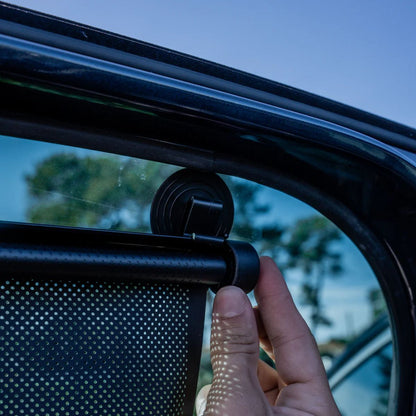 EZI SUN ROLLER is a sunshade that is placed on your car window. Protect your child from heat and sun.