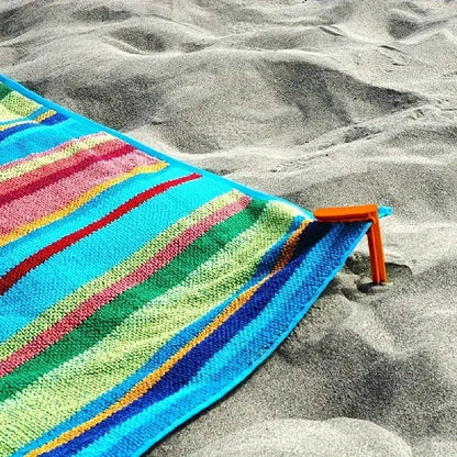 Outdoor Beach & Picnic Mat Towel Holder – Windproof Camping Tool (4pcs)
