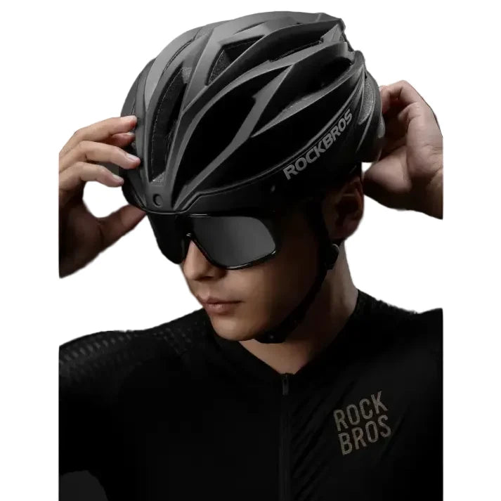 Adjustable Cycling Helmet 58–62cm with Integrated Magnetic Goggles