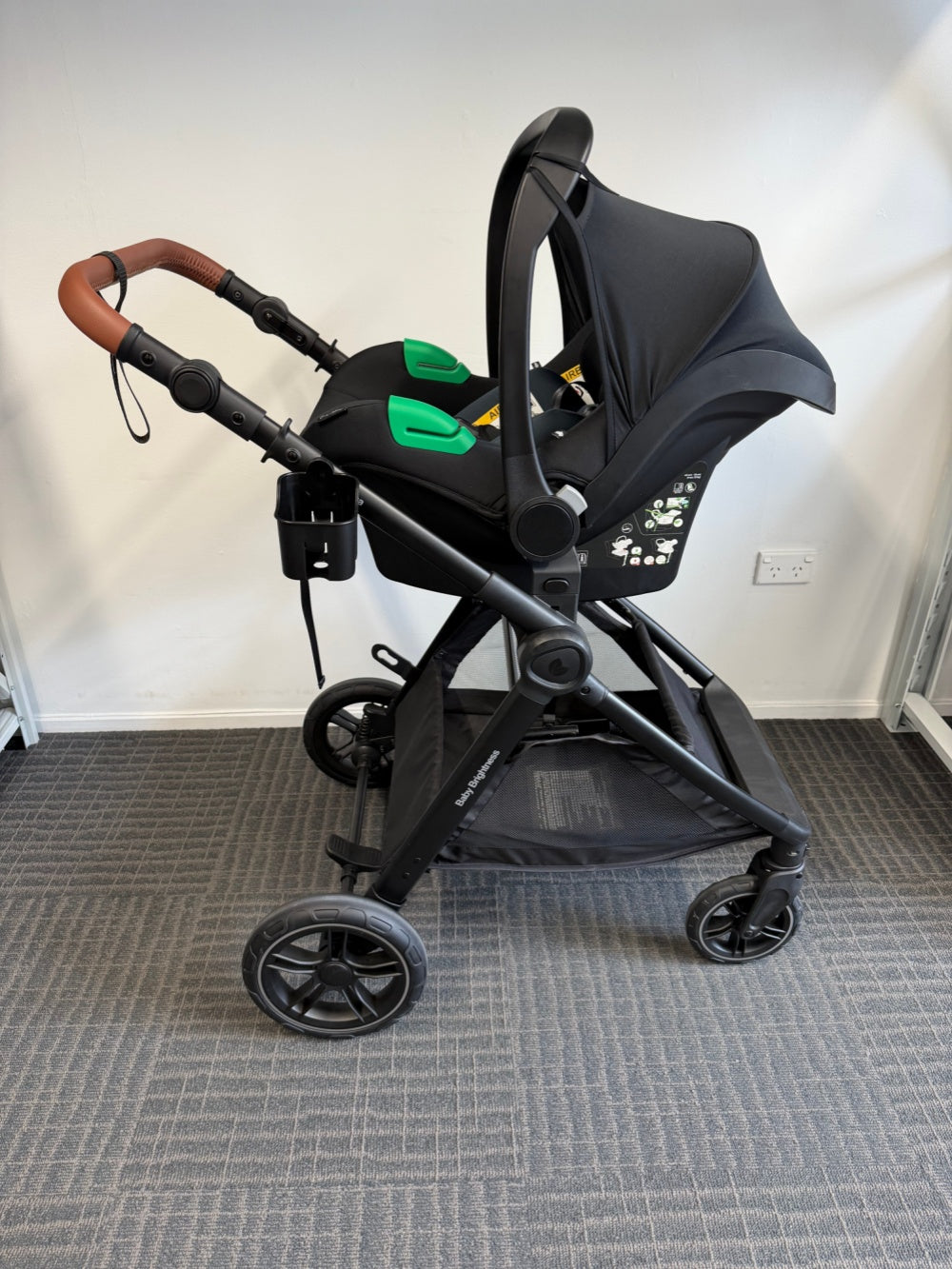 Pre-order Skyra 2-in-1 Newborn Pram & Bassinet Stroller with Car Seat and ISOFIX Base (Black/Gold) - image 27